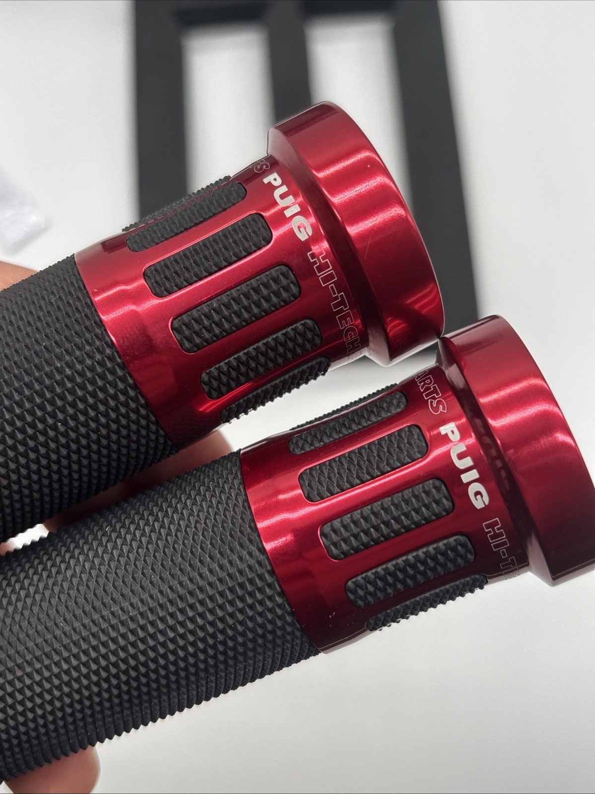 Puig Hi-Tech Parts – Grips Pair Alum 123mm C/Red