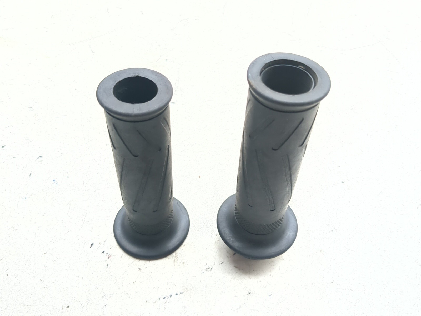 06-08 Yamaha YZF-R6S YZF R6 Front Left Right Handlebar Grip Set 5SL-26240-01-00