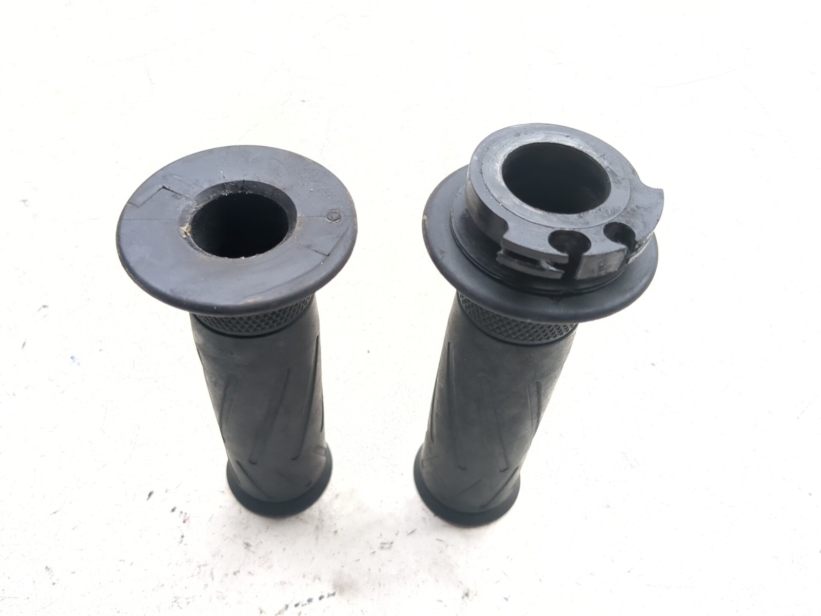 06-08 Yamaha YZF-R6S YZF R6 Front Left Right Handlebar Grip Set 5SL-26240-01-00