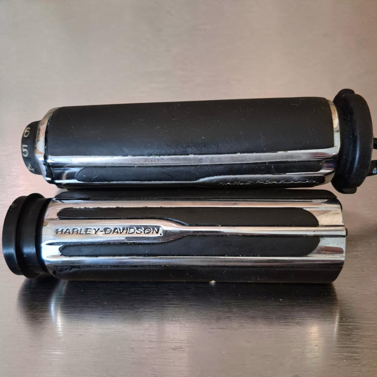 Harley Davidson Sportster Dyna Softail Touring VRod CHROME AND RUBBER Hand Grips