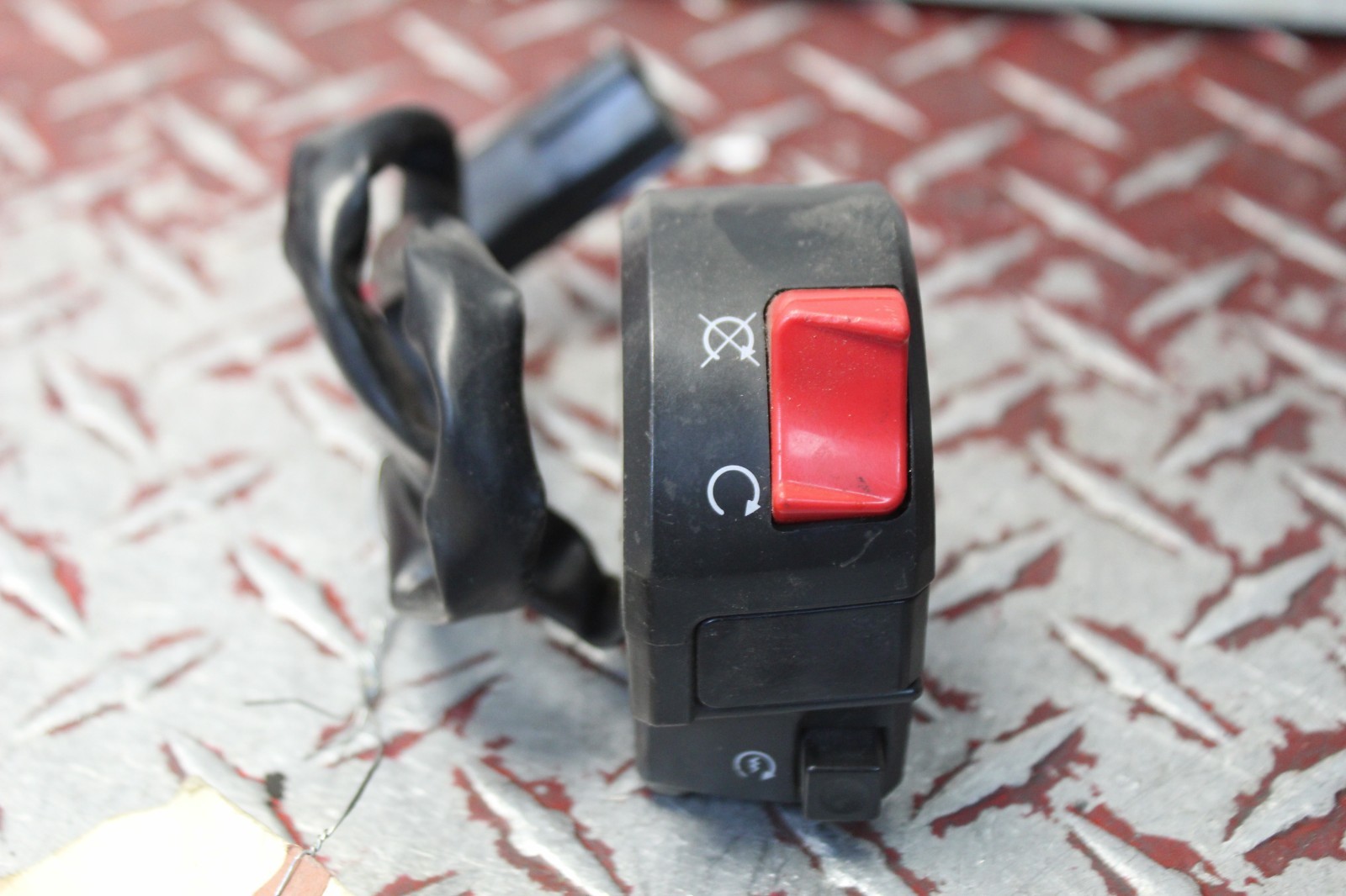 2009 – 2010 DUCATI 1198S OEM RIGHT CONTROL SWITCH 11981DND