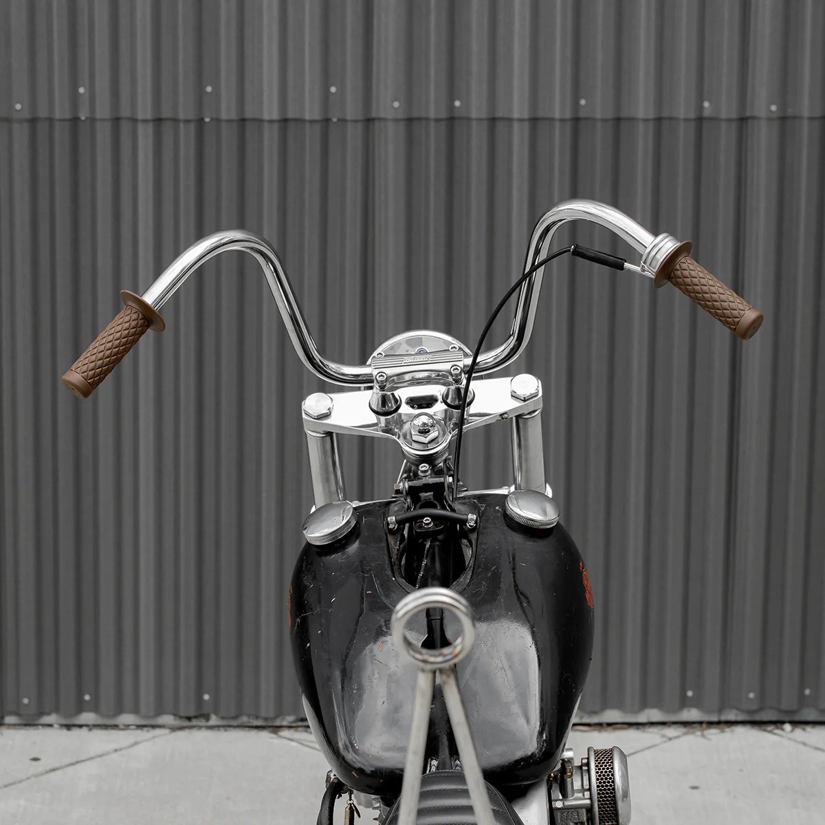 Biltwell Thruster TPV Rubber 1″ (25mm) Handlebar Grips Pair – Chocolate Brown