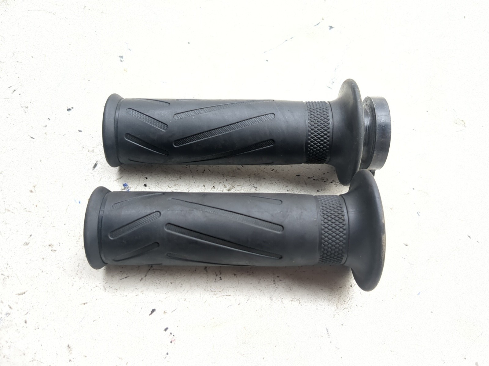 06-08 Yamaha YZF-R6S YZF R6 Front Left Right Handlebar Grip Set 5SL-26240-01-00