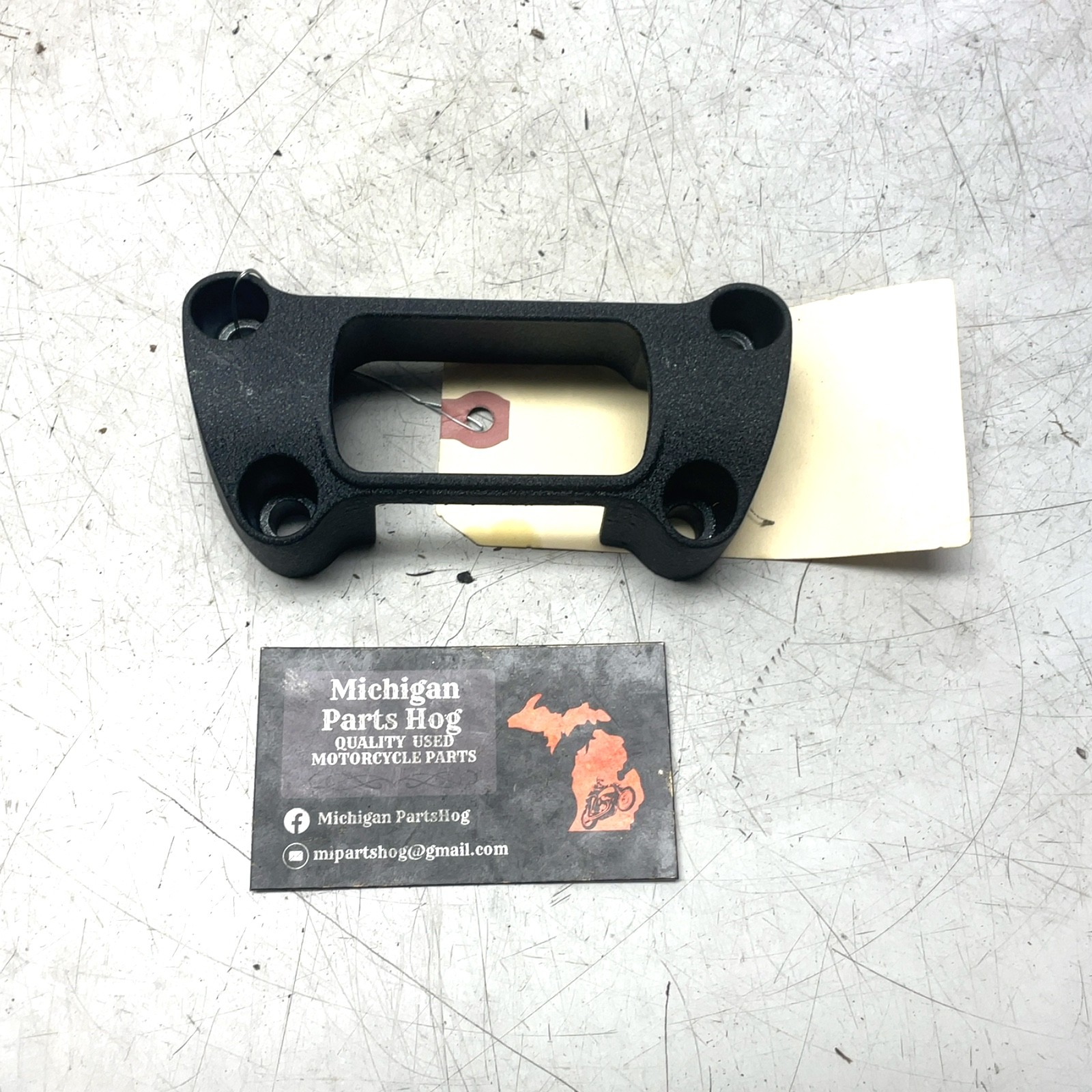 18-24 Harley Street Bob OEM Wrinkle Black Handlebar Top Clamp Cover