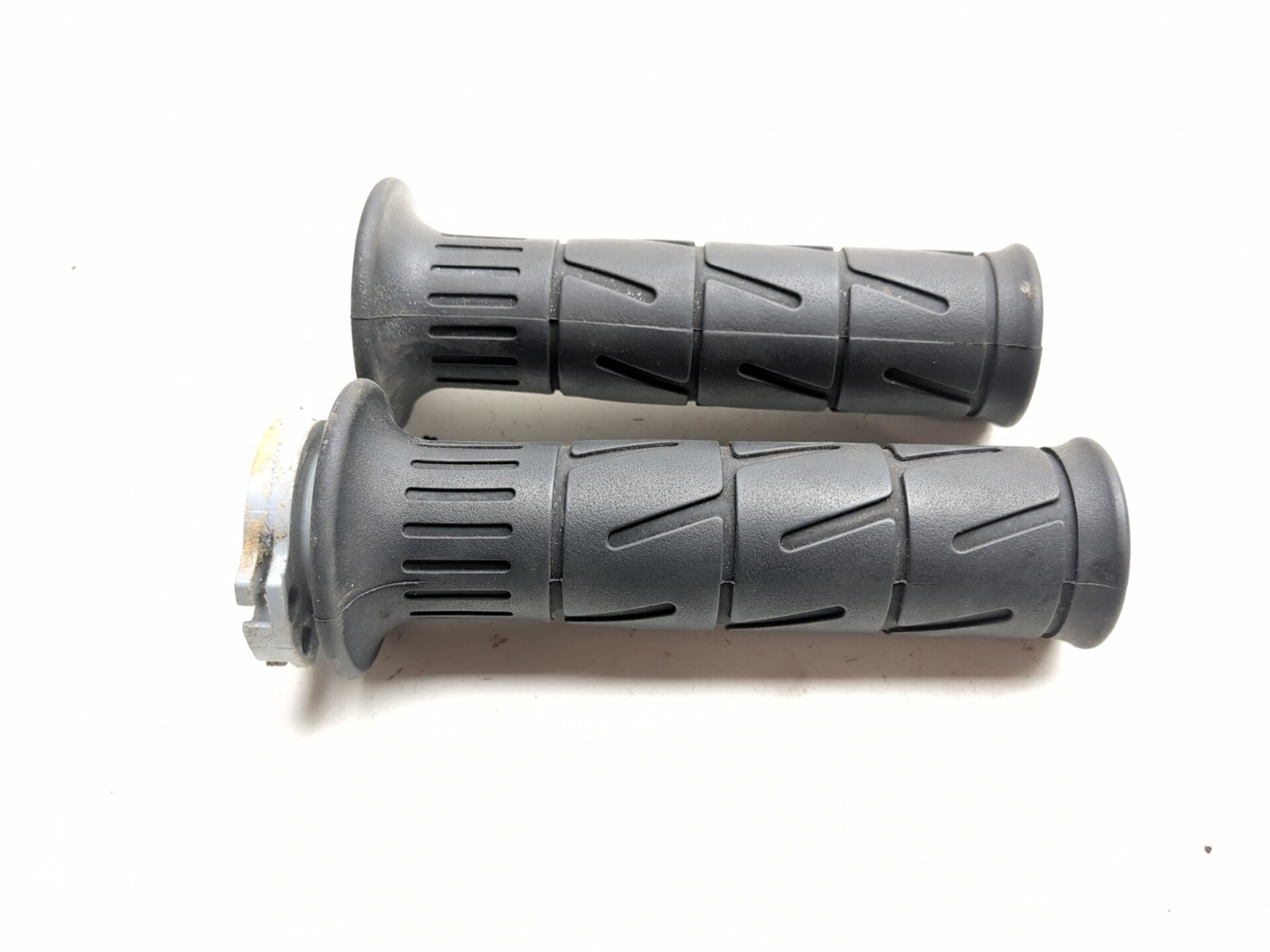 06-08 Kawasaki EX650 Ninja 650R Front Left & Right Handlebar Grips