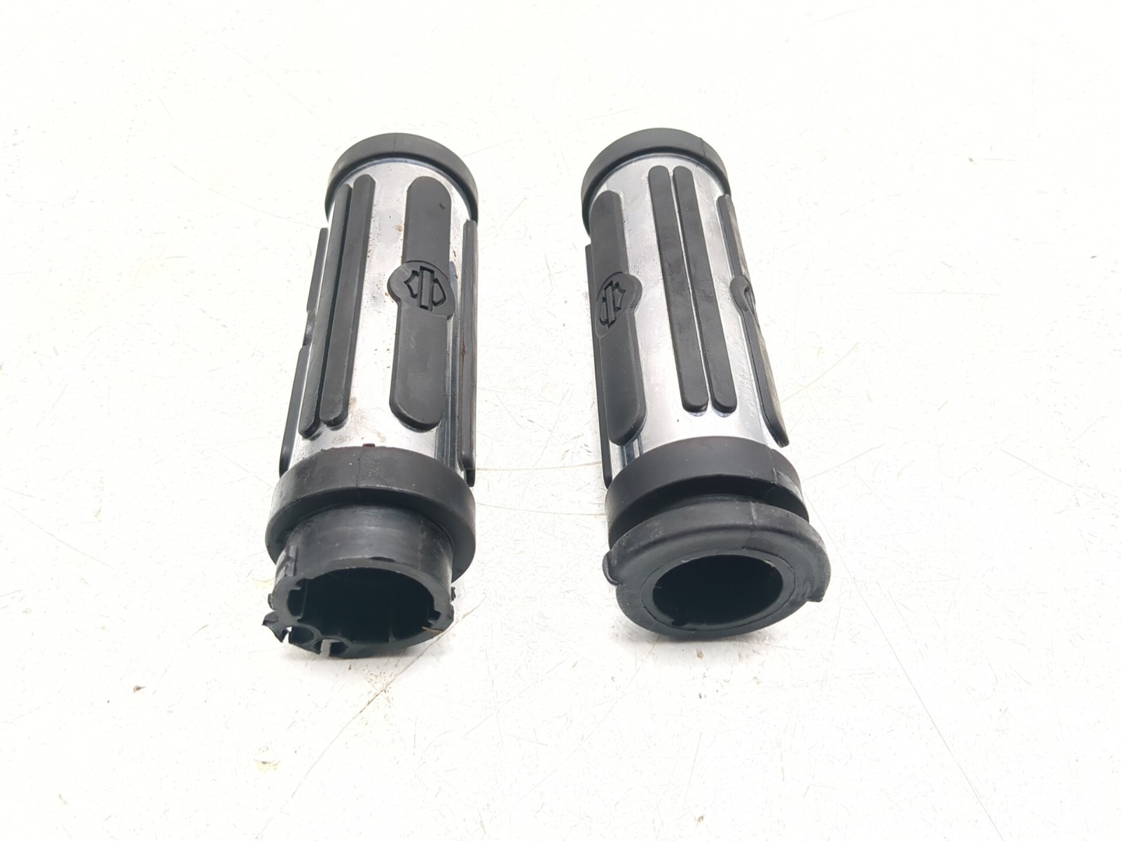12-17 Harley NIGHT ROD VRSCDX Front Left Right Handlebar Grip Set
