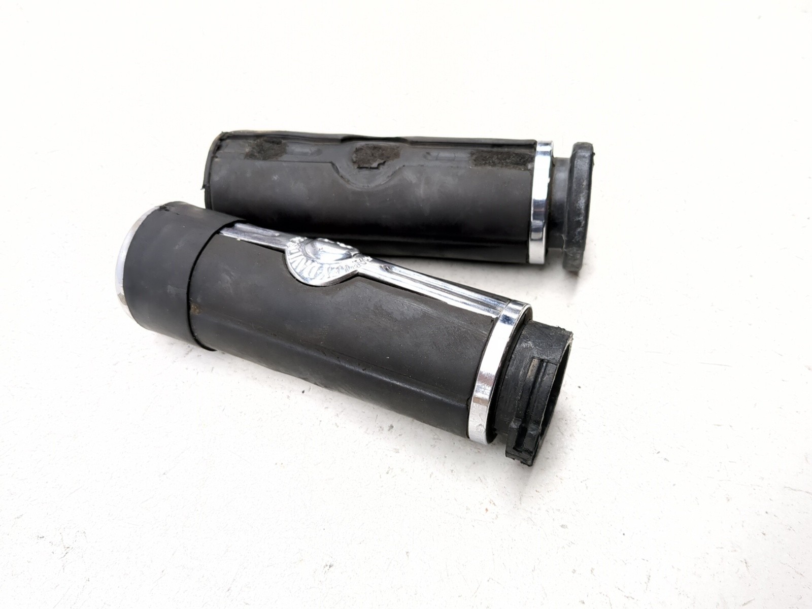 99-05 Harley Davidson FXDWG Dyna Wide Glide Front Left Right Grip Set 56740-04