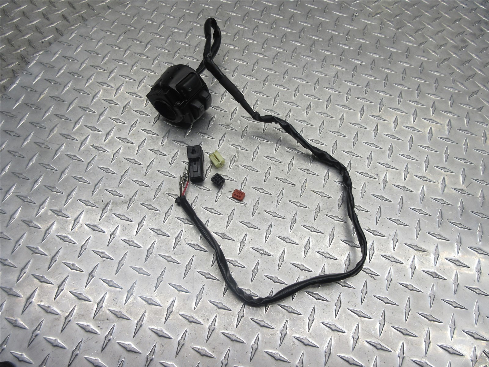 2010 Harley Road King FLHR Right Switch Handlebar Control On Off Start Kill