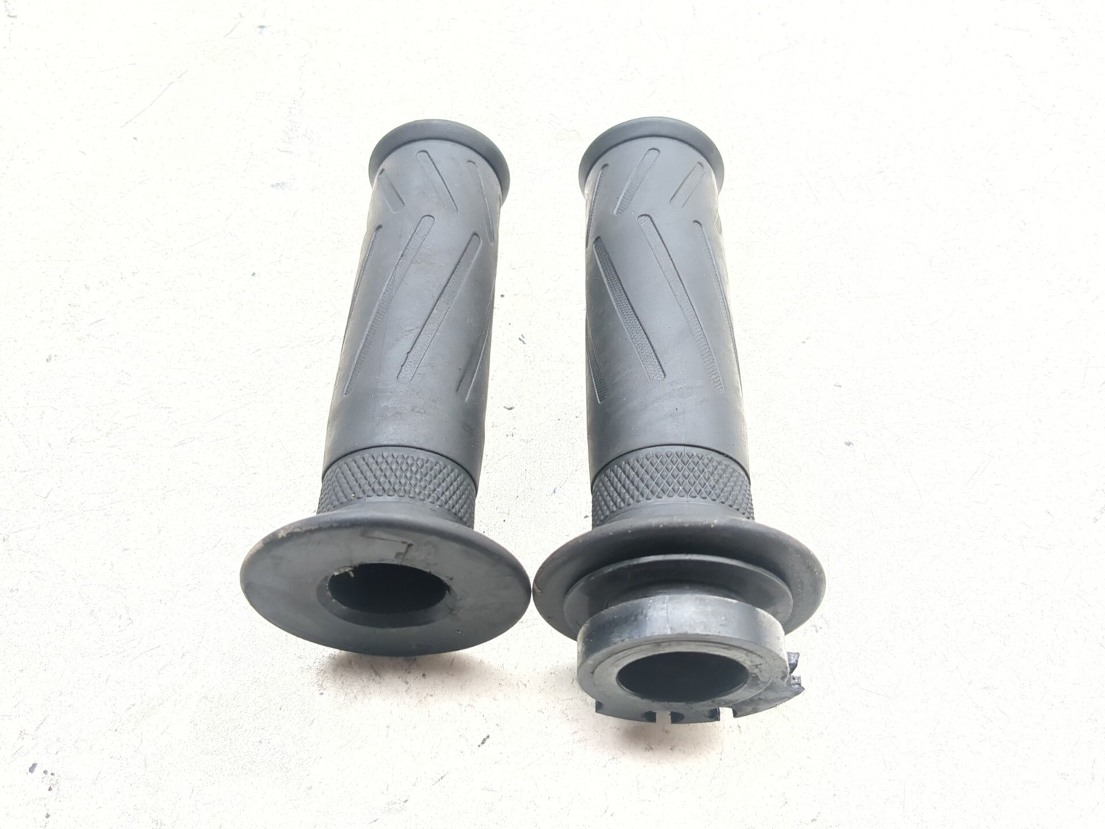 06-08 Yamaha YZF-R6S YZF R6 Front Left Right Handlebar Grip Set 5SL-26240-01-00