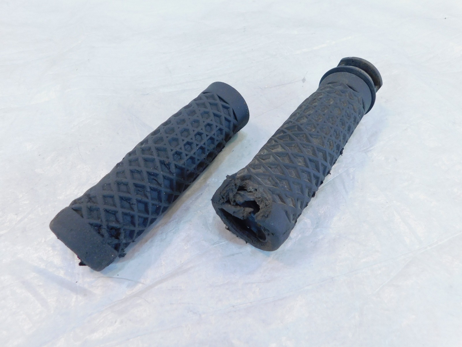 18-24 Indian Scout Bobber Brown Front Left & Right Handlebar Hand Grips