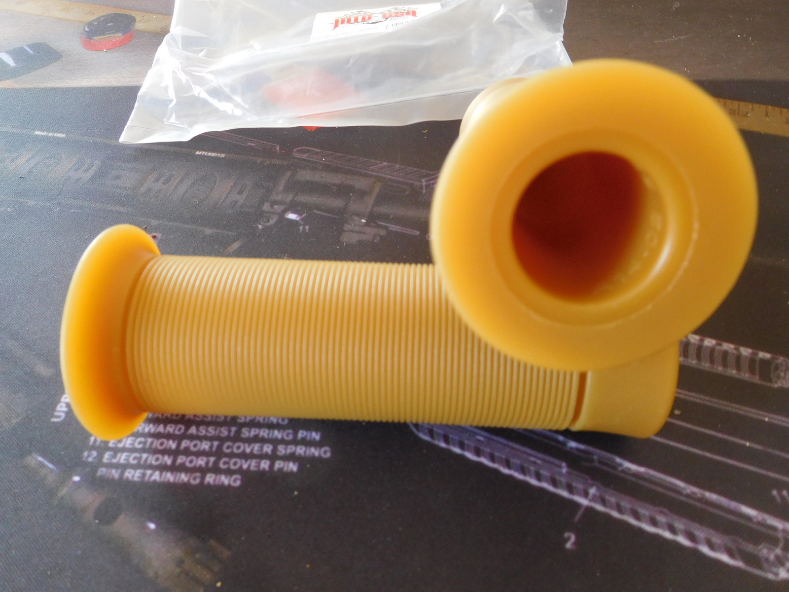 HARLEY BOBBER CHOPPER APE HANGERS NATURAL COLOR GRIPS Great old school look