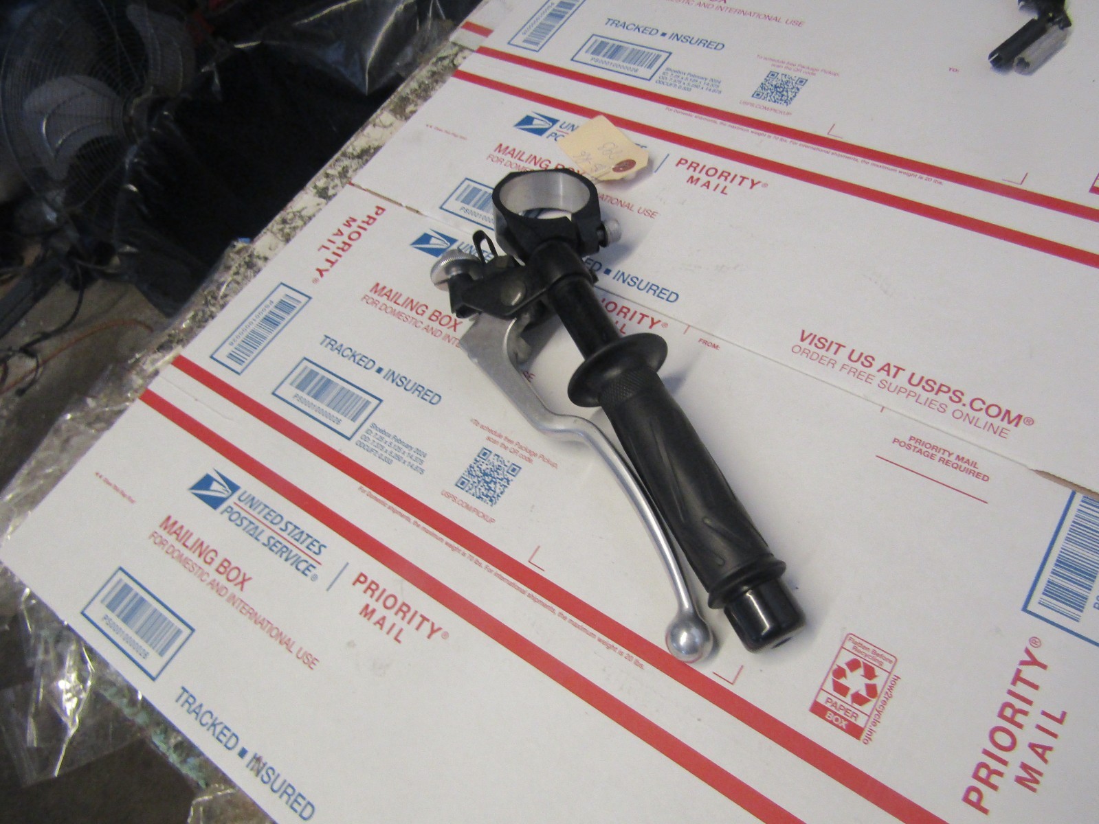 05 YAMAHA YZF R6 LEFT CLIP ON HANDLEBAR 05 R6 LEFT HANDLE BAR INVERTED FORKS