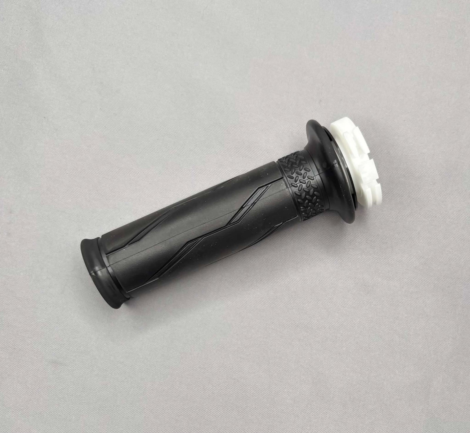 Throttle Housing Grip Tube Assy for Yamaha YFZ-R6 R1 R1M 2C0-26240-00 Parts