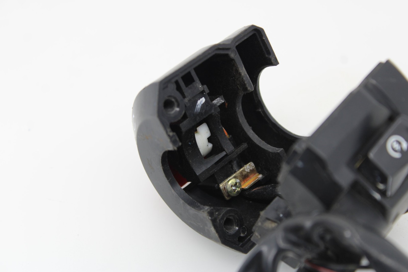 2006 SUZUKI GSXR600 RIGHT HANDLEBAR CONTROL SWITCH 37200-01H30