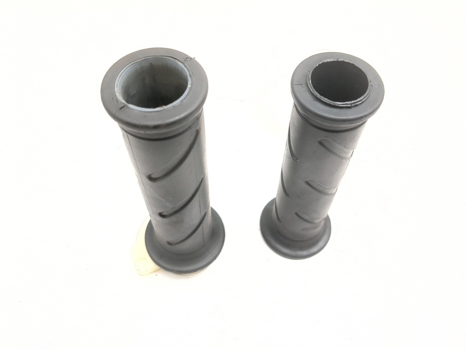00-03 Ducati M900 Monster 900 IE Front Left Right Handlebar Grips 65620121A