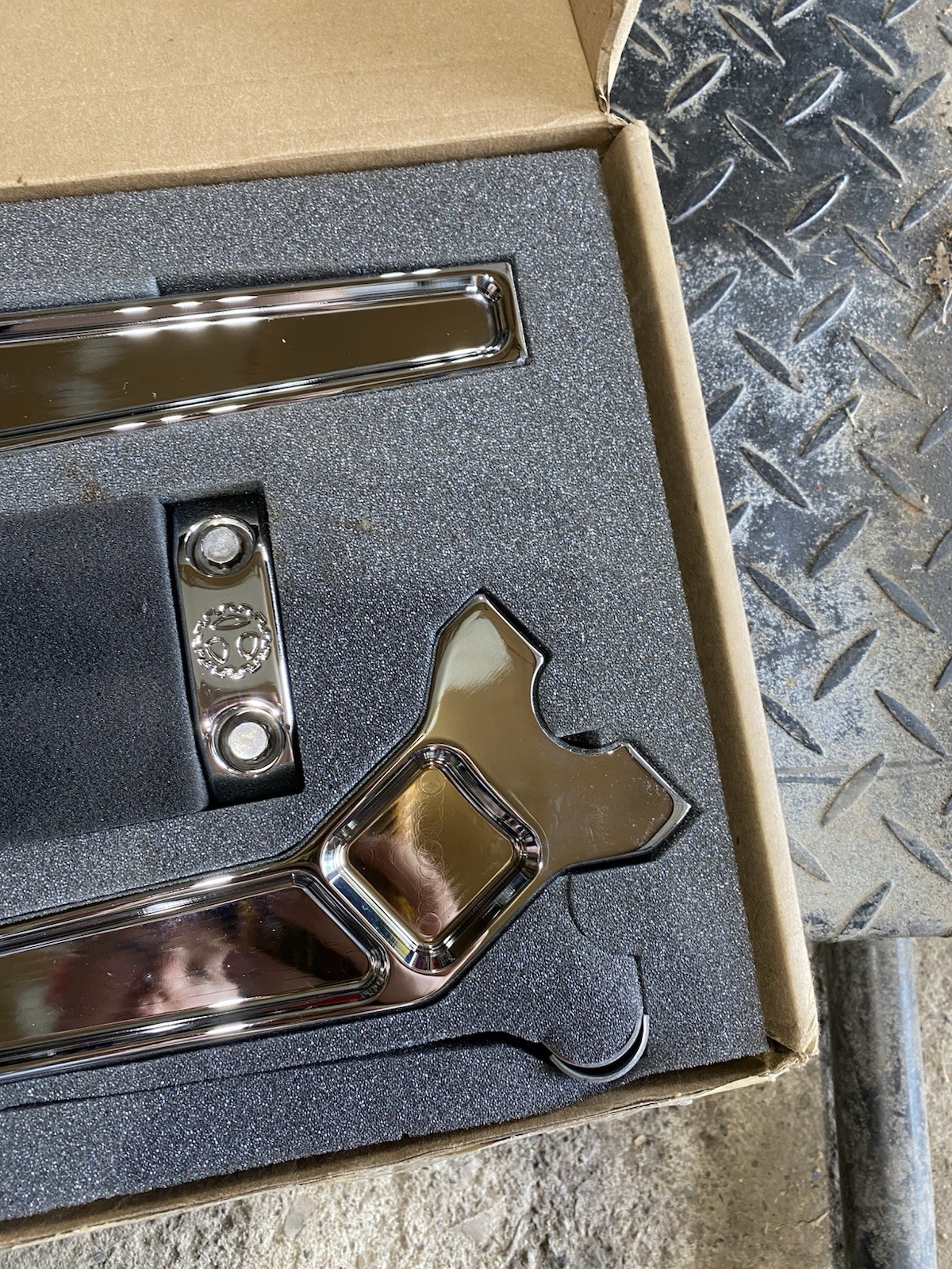 TODD’S CYCLE Risers – Pullback – Fits 1-1/8″ Clamping – 10″ Rise – Chrome