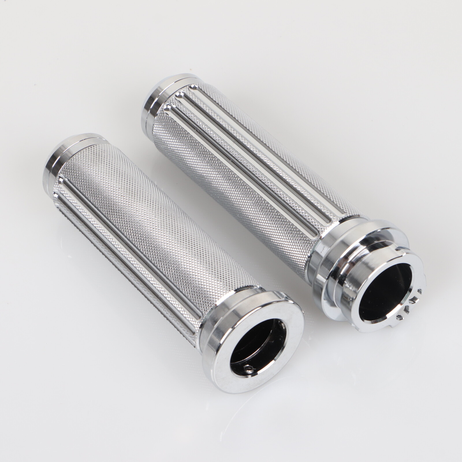 Chrome 1″ Handlebar Hand Grips For Harley Electra Glide Dyna Road King Softail