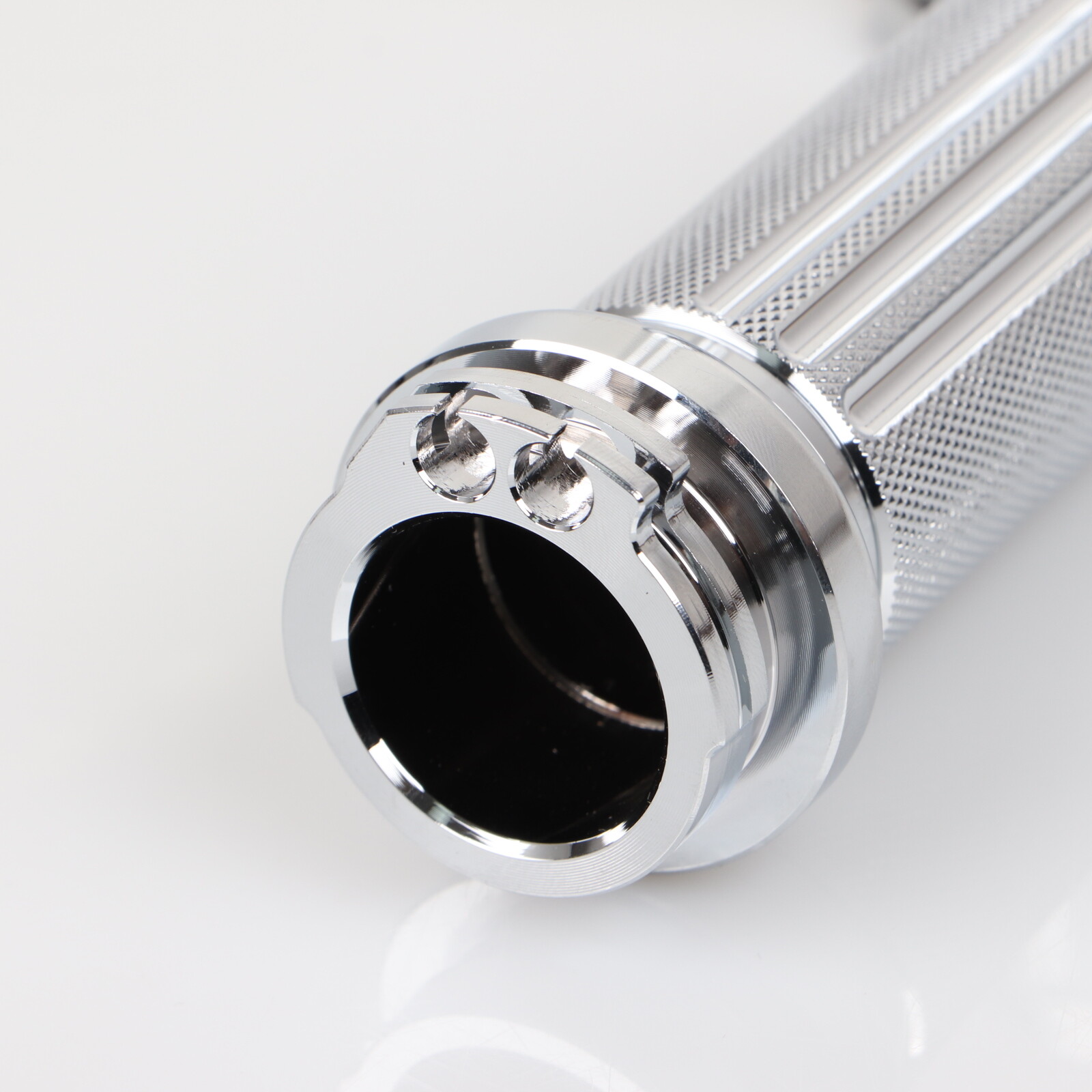 Chrome 1″ Handlebar Hand Grips For Harley Electra Glide Dyna Road King Softail