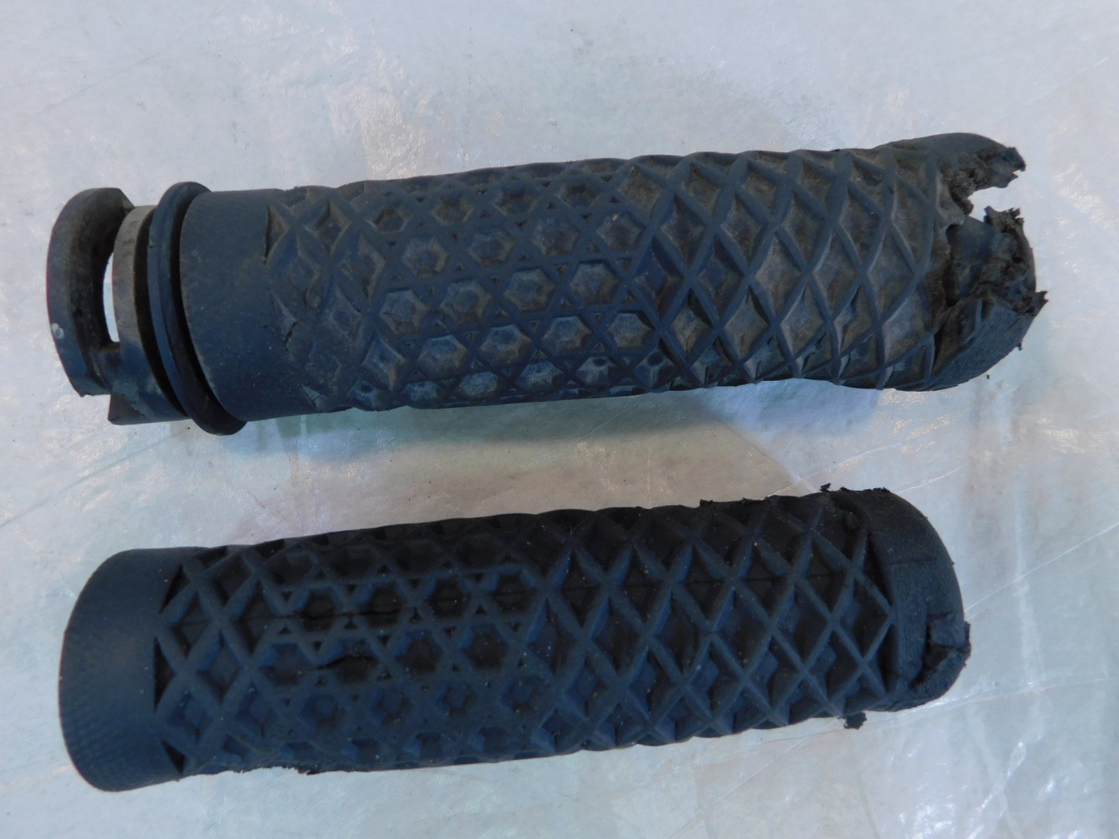 18-24 Indian Scout Bobber Brown Front Left & Right Handlebar Hand Grips