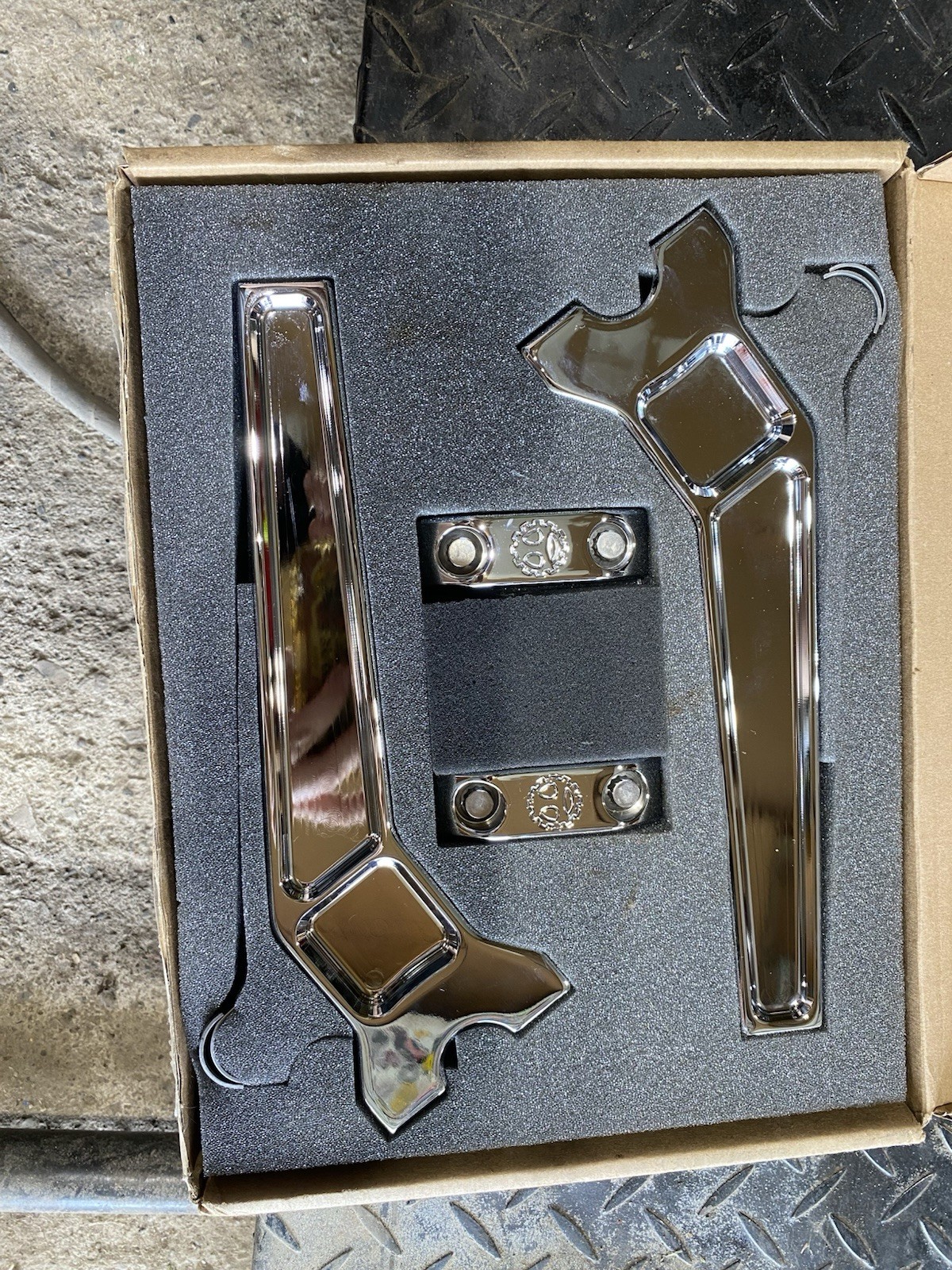 TODD’S CYCLE Risers – Pullback – Fits 1-1/8″ Clamping – 10″ Rise – Chrome