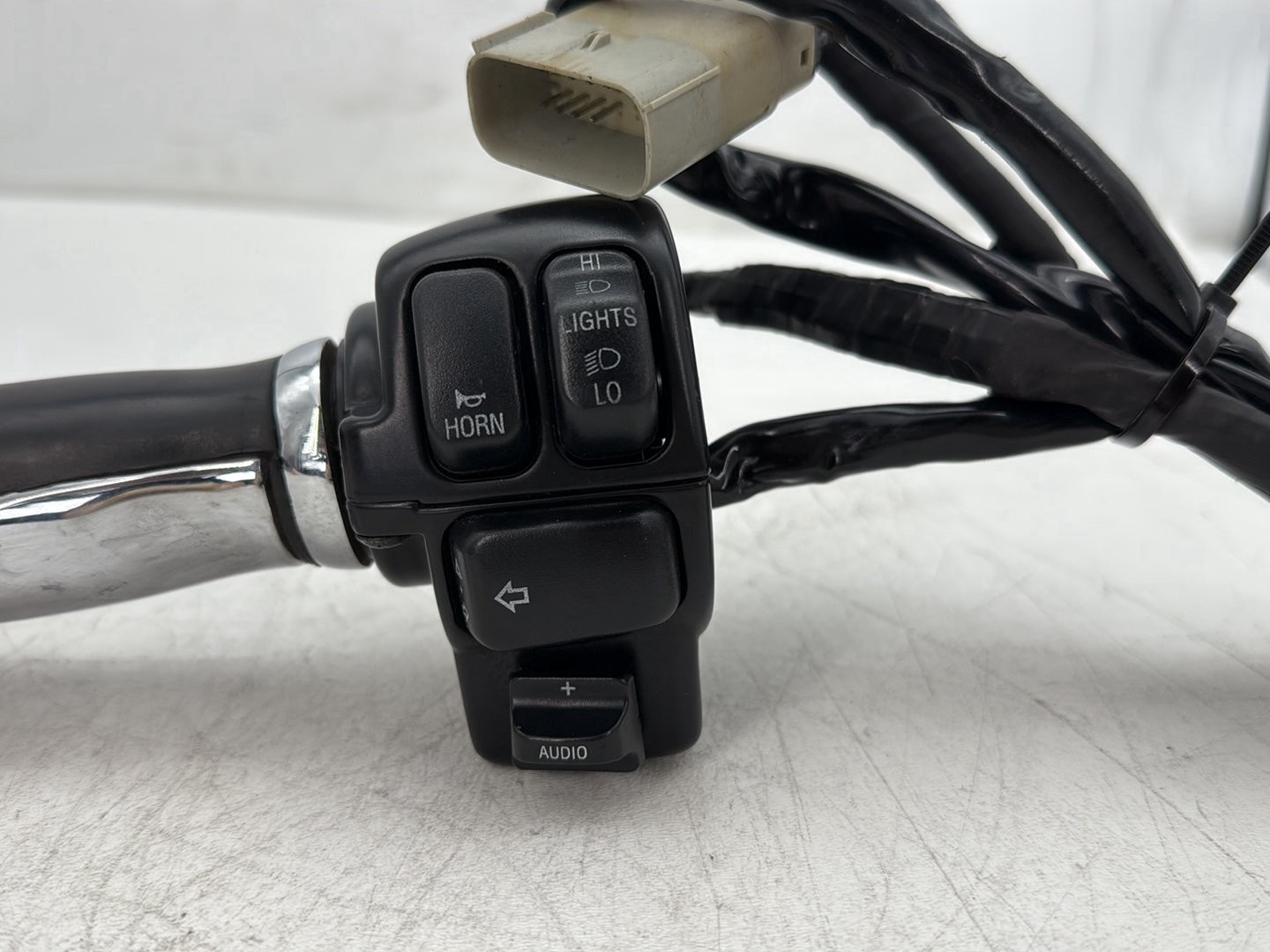 10 Harley Street Glide Touring OEM Left Turn Signal Headlight Switches Controls