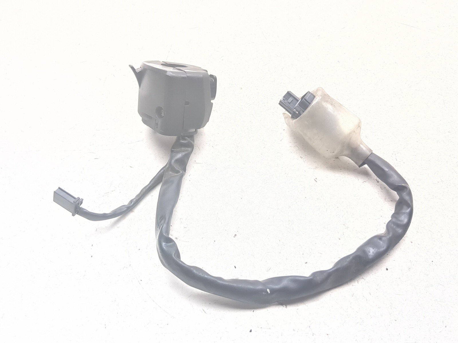 24-26 Kawasaki Ninja EX500 Front Left Handlebar Switch 46091-0649