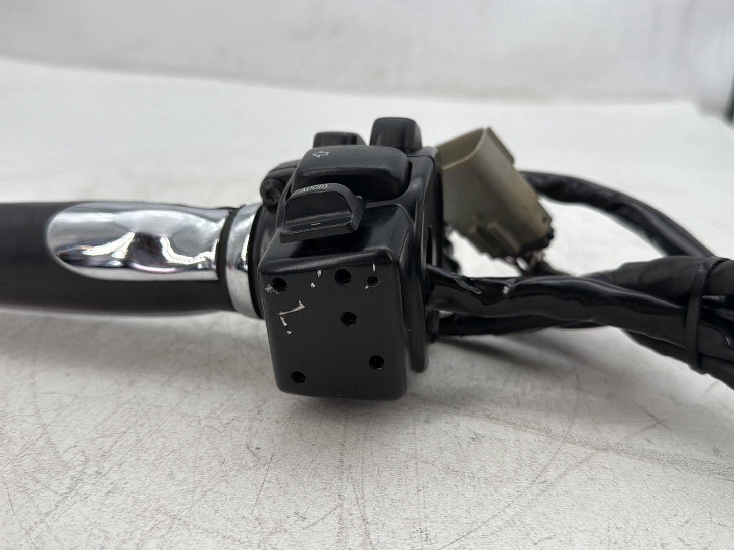 10 Harley Street Glide Touring OEM Left Turn Signal Headlight Switches Controls