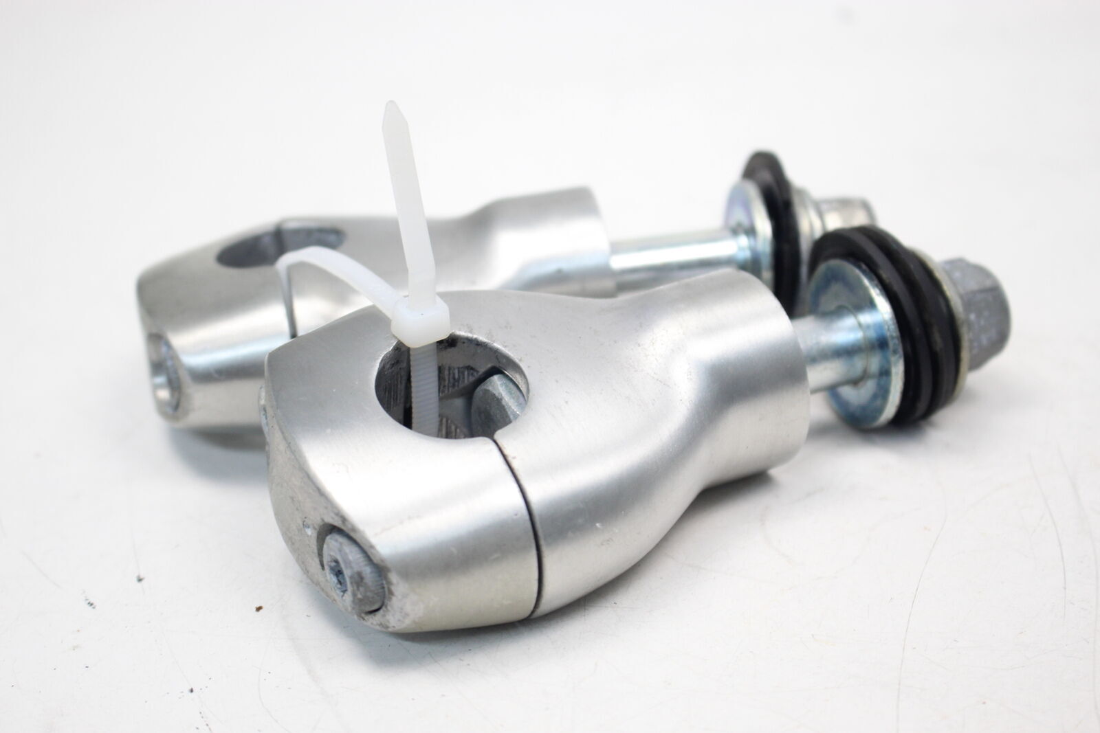 2005 SUZUKI BOULEVARD C 50 Vl 800 Front Left Right Handlebar Risers