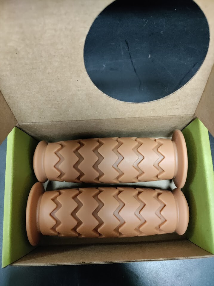 LOWBROW CUSTOMS 7/8″ CHAMPION GRIPS NATURAL GUM 010759