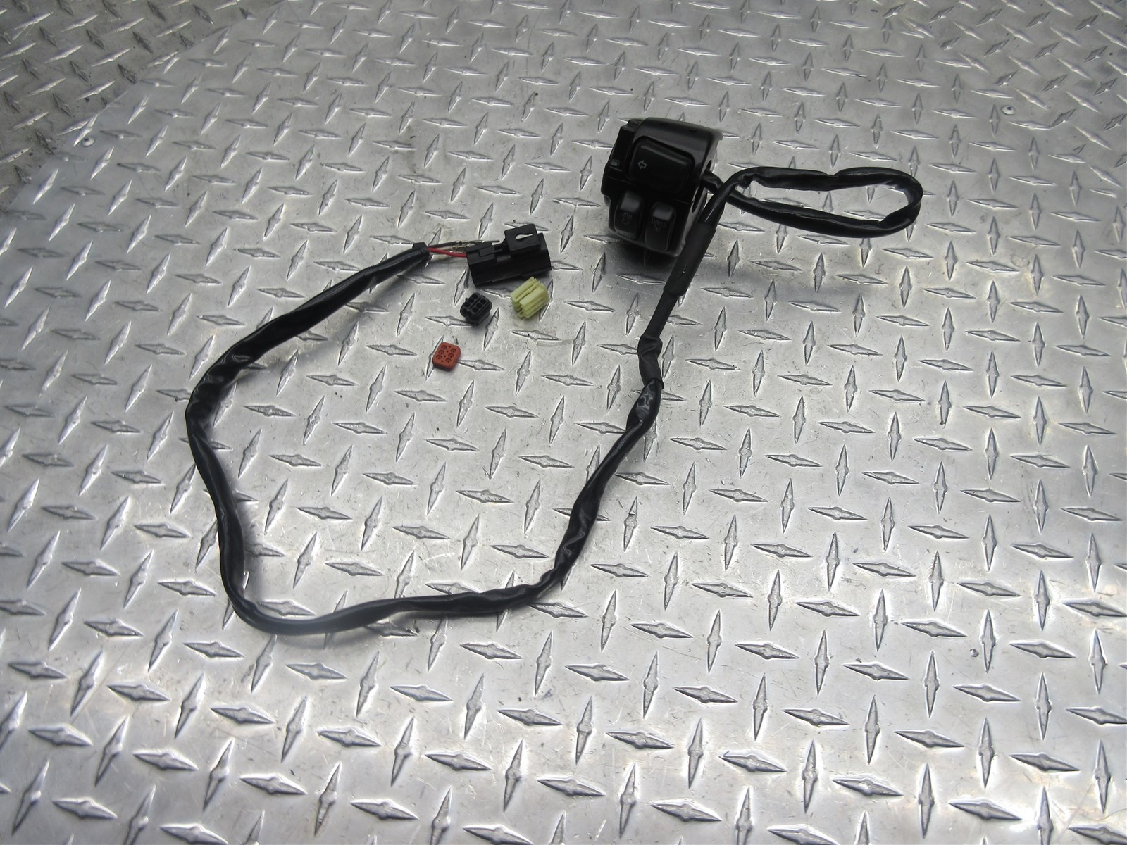 2010 Harley Road King FLHR Right Switch Handlebar Control On Off Start Kill