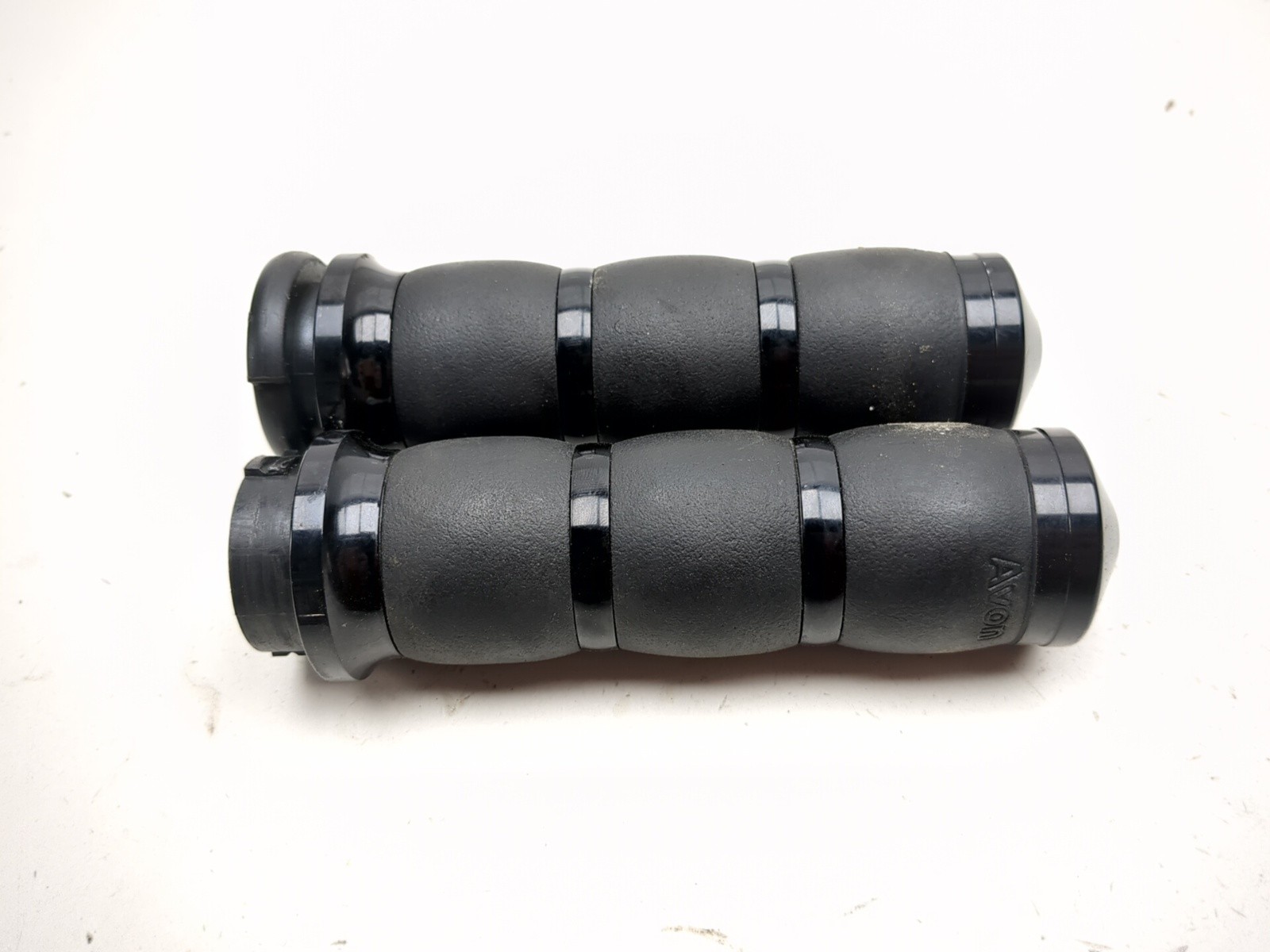 02-06 Harley Davidson VROD VRSCA Front Left & Right AVON Grips Air Cushion