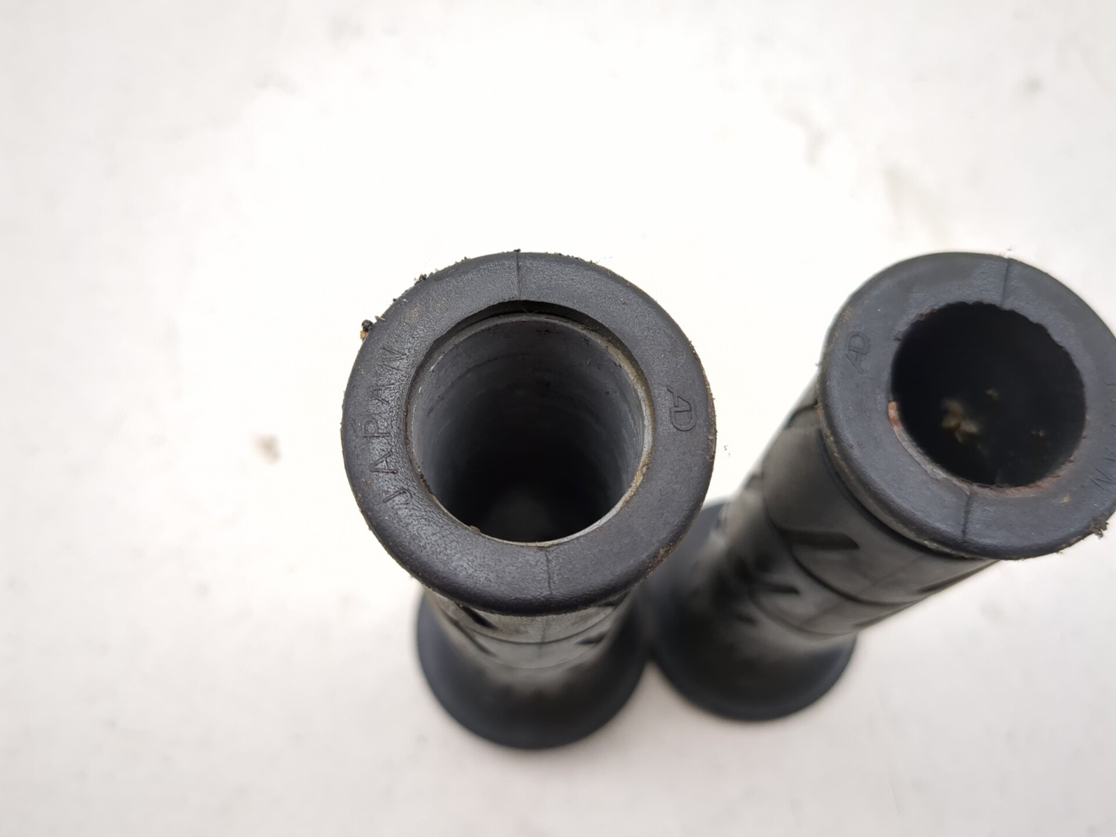 01-05 Kawasaki ZRX1200A ZRX 1200 Front Left Right Handlebar Grip Set 46019-1100