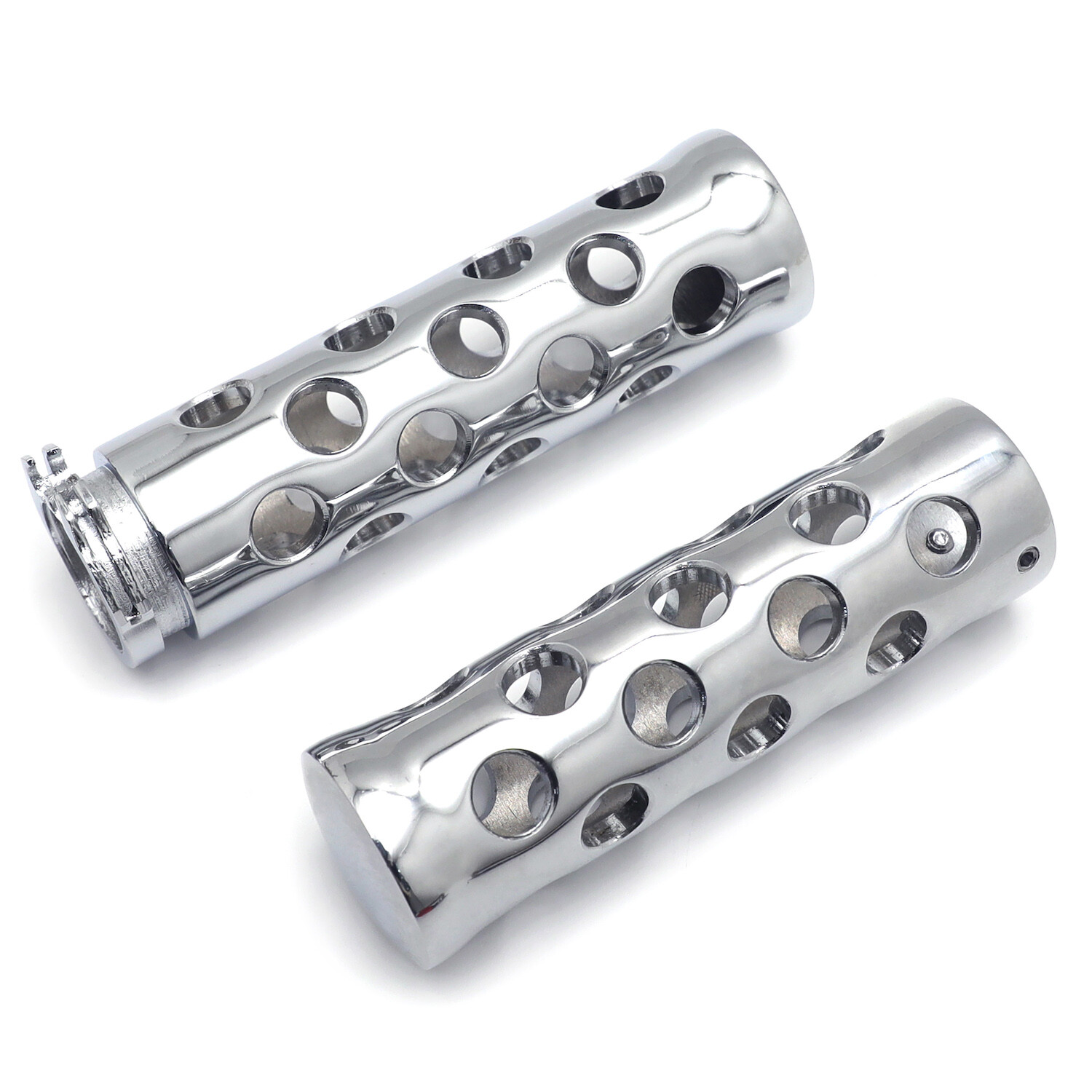 25mm Chrome Sloted Hand Grips For 1″ handlebars (Road King/ Street Glide/Fat Boy