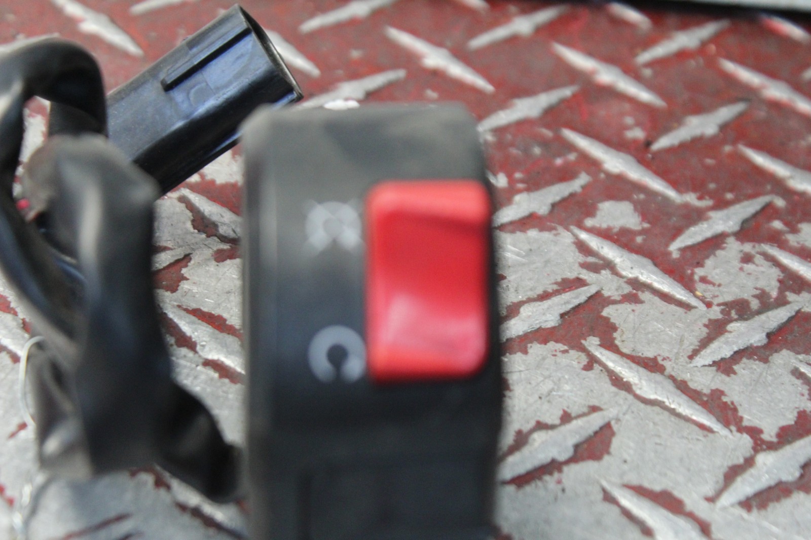 2009 – 2010 DUCATI 1198S OEM RIGHT CONTROL SWITCH 11981DND