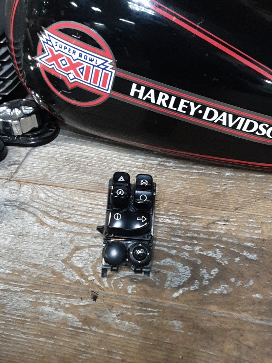 ⚜️ HARLEY RIGHT HAND CONTROL SWITCH PACK ‼️FOR PARTS ONLY‼️ BUTTONS 18 FLTRXS ⚜️