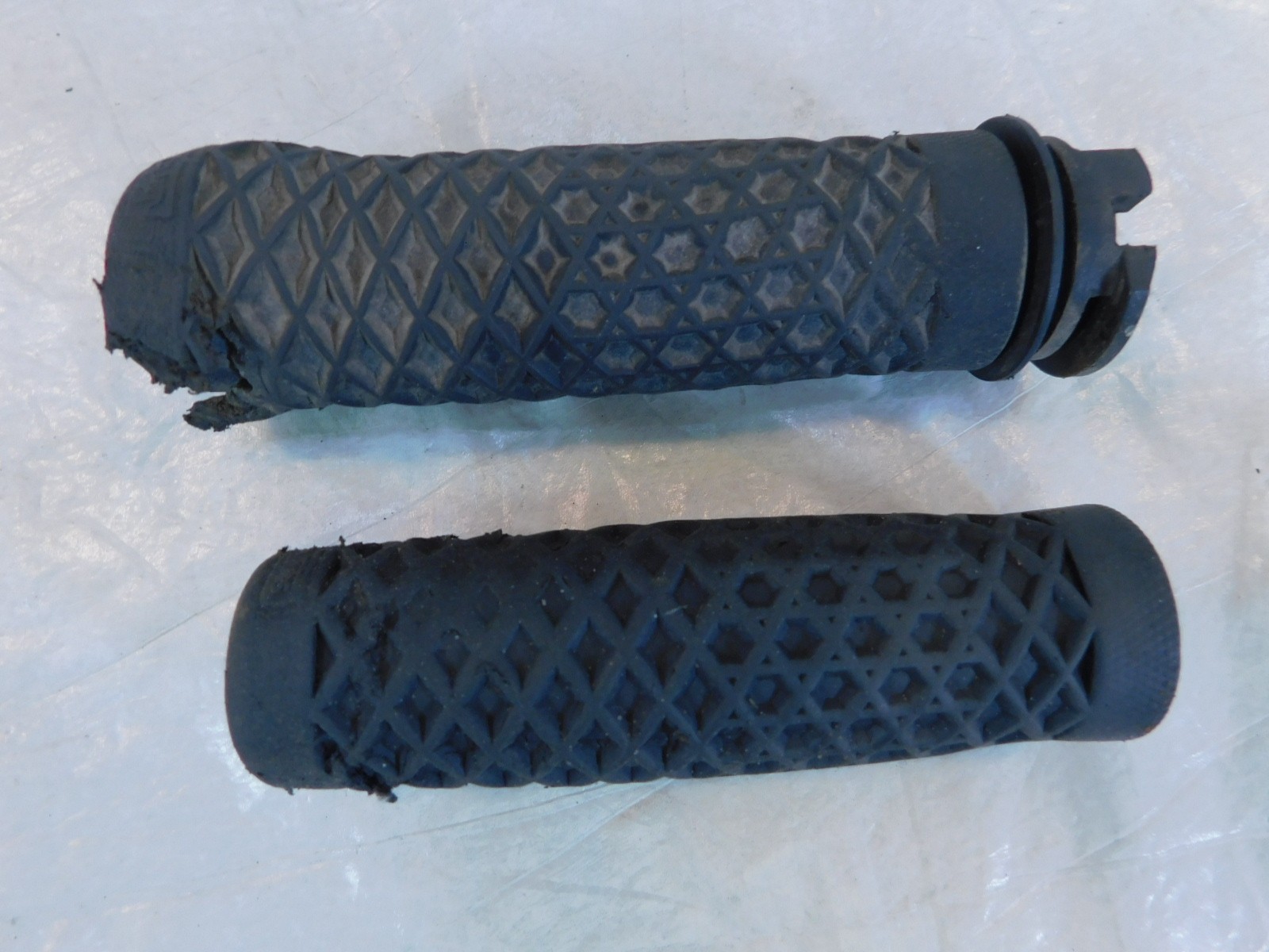 18-24 Indian Scout Bobber Brown Front Left & Right Handlebar Hand Grips