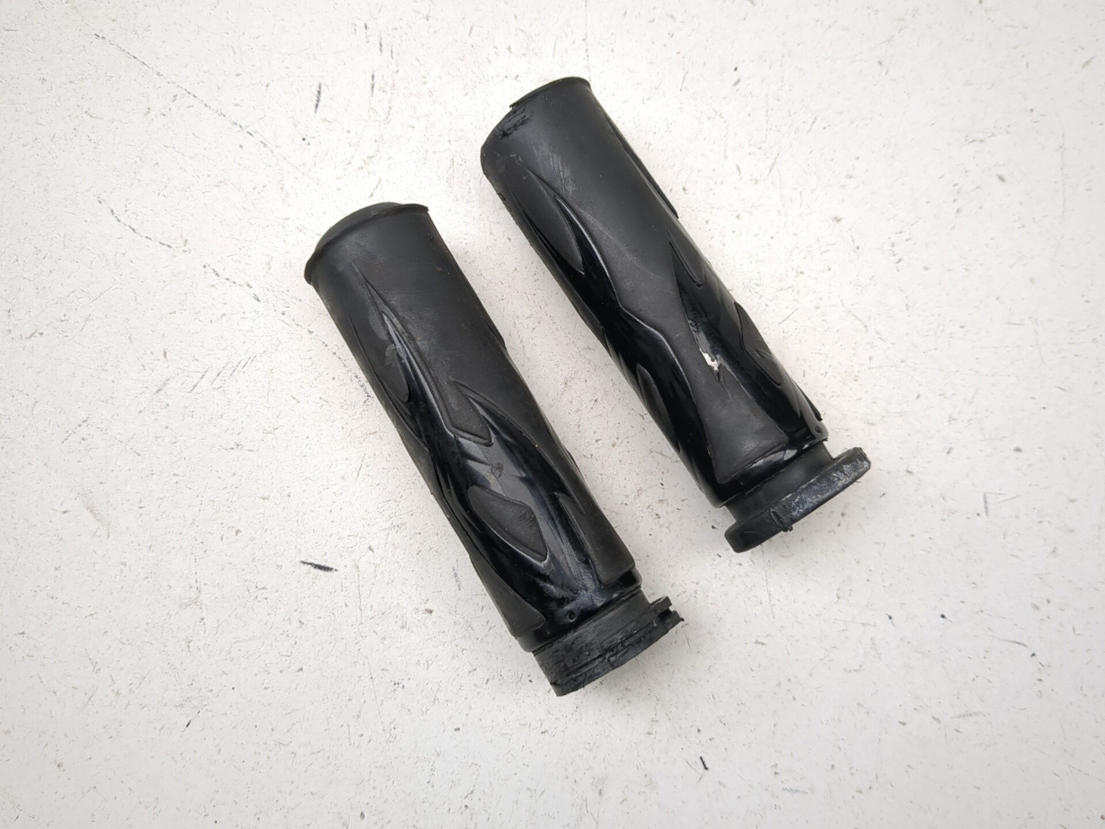 06-11 Harley Davidson Sportster XL1200L Front Left Right Handlebar Grip Set