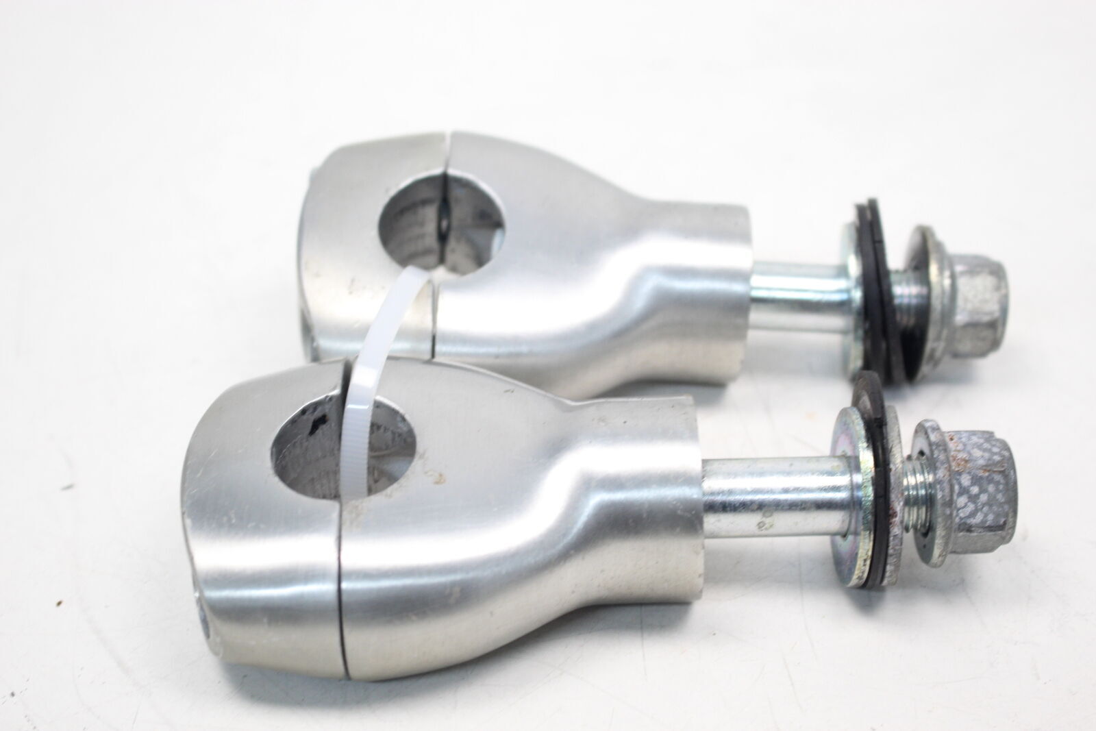 2005 SUZUKI BOULEVARD C 50 Vl 800 Front Left Right Handlebar Risers