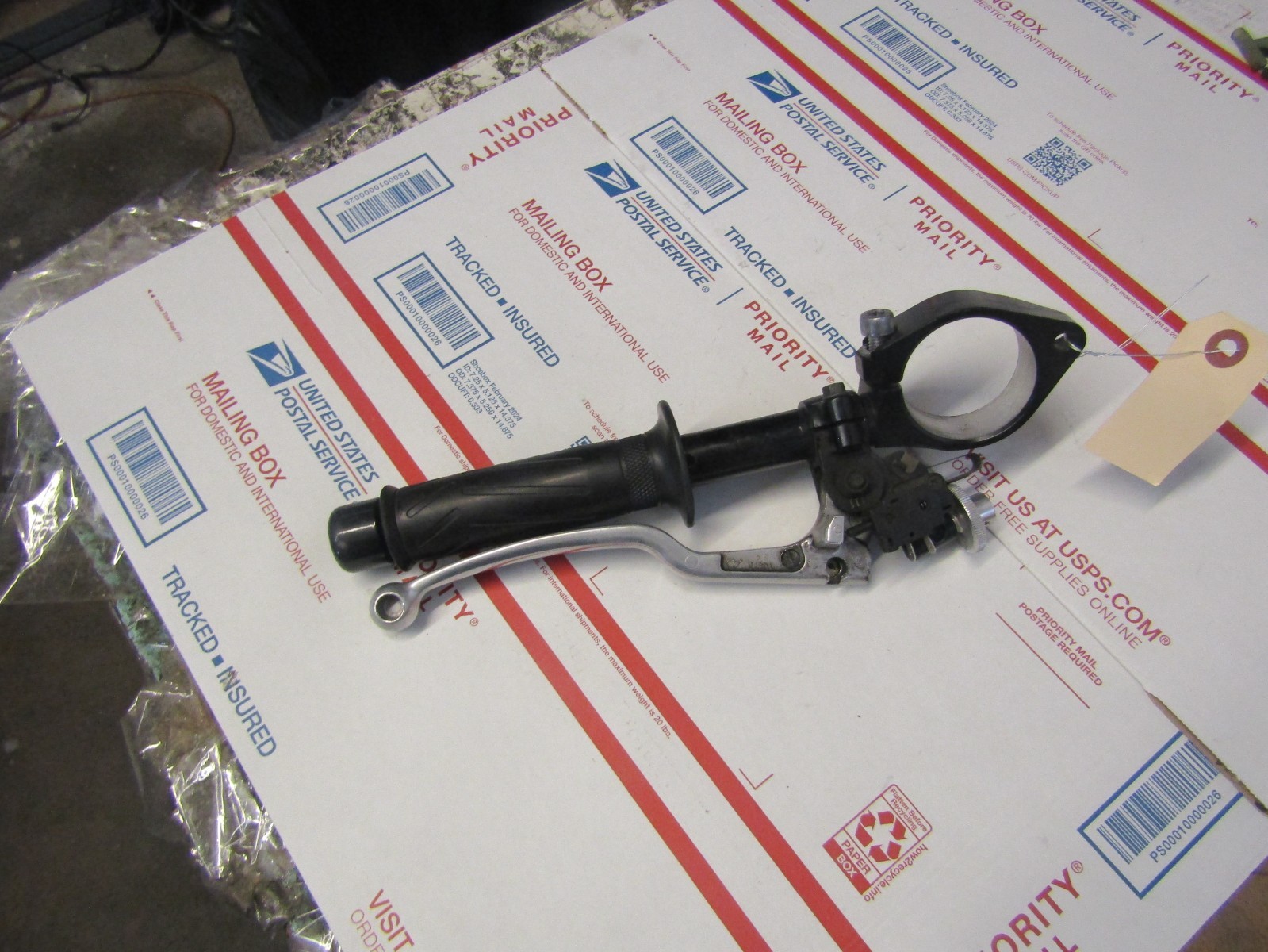 05 YAMAHA YZF R6 LEFT CLIP ON HANDLEBAR 05 R6 LEFT HANDLE BAR INVERTED FORKS