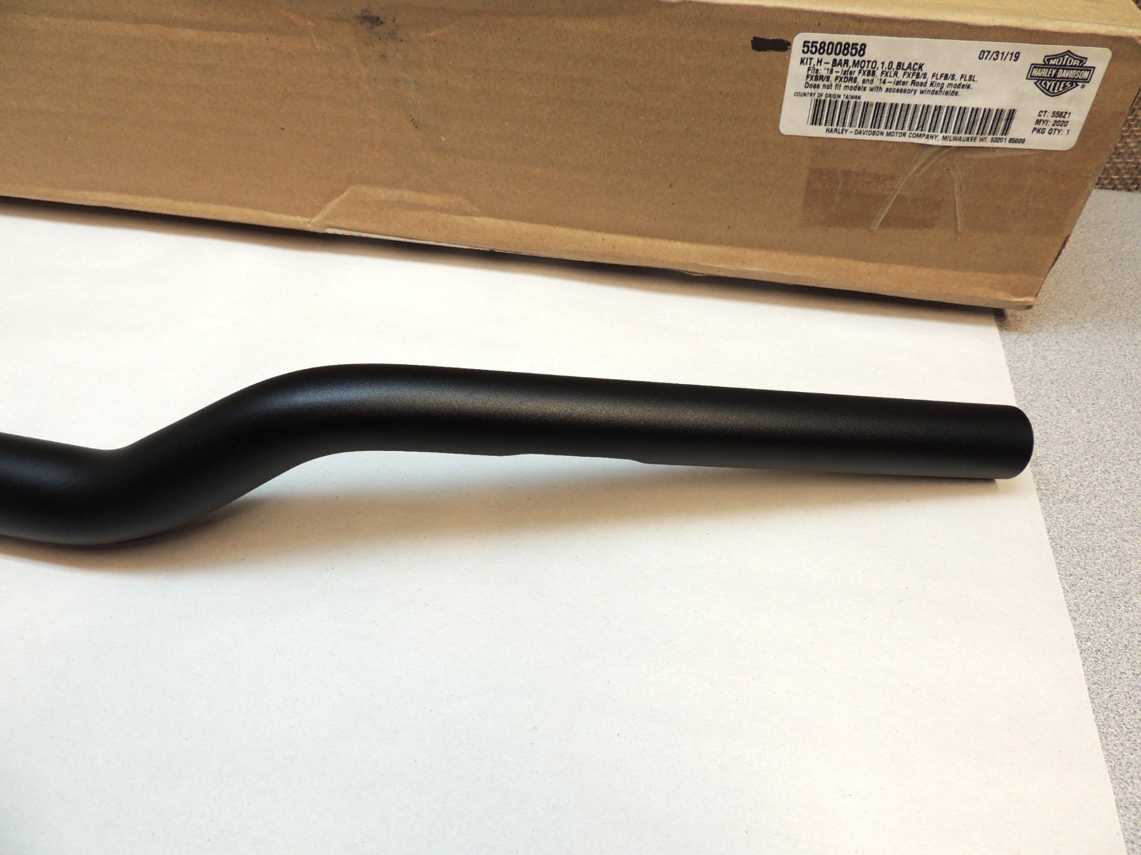 NOS HARLEY 14-20 ROAD KING ’18-20 SOFTAIL ANODIZED BLACK 1.25″ TAPERED MOTO BARS