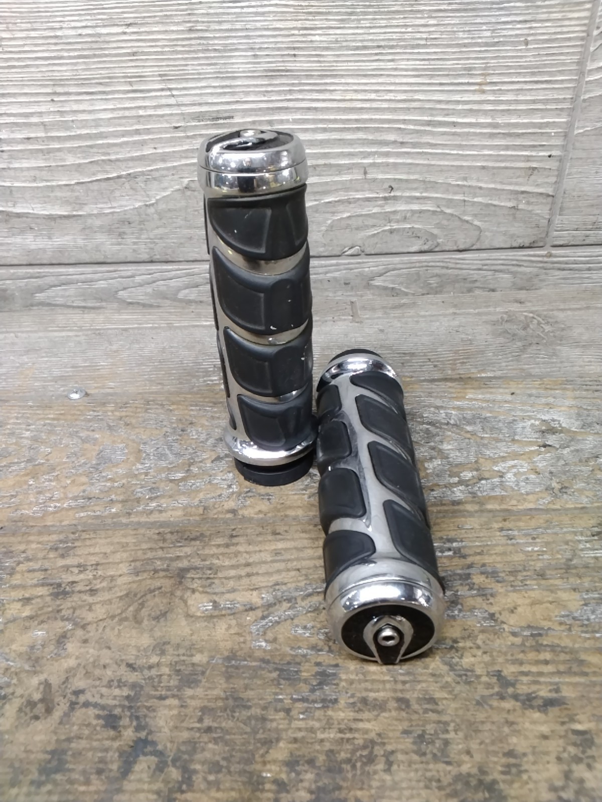 Harley Davidson Touring Dyna Sft XL Left Right Handlbar Hand Grip Set Metal OEM