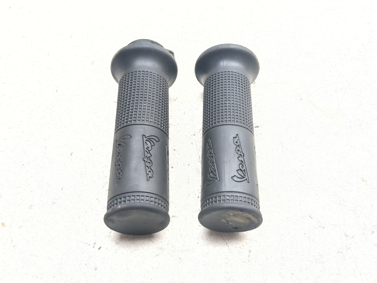17-26 Vespa Sprint 150 Front Left Right Handlebar Grip Set 666845 666965