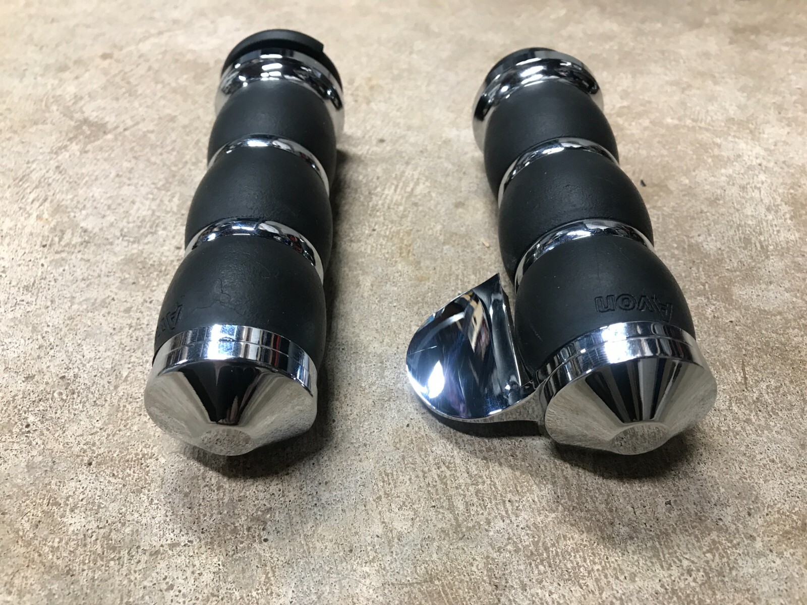 Avon Grips Chrome Air Cushioned Fly Grips w/ Throttle Boss AIR-91-FLY