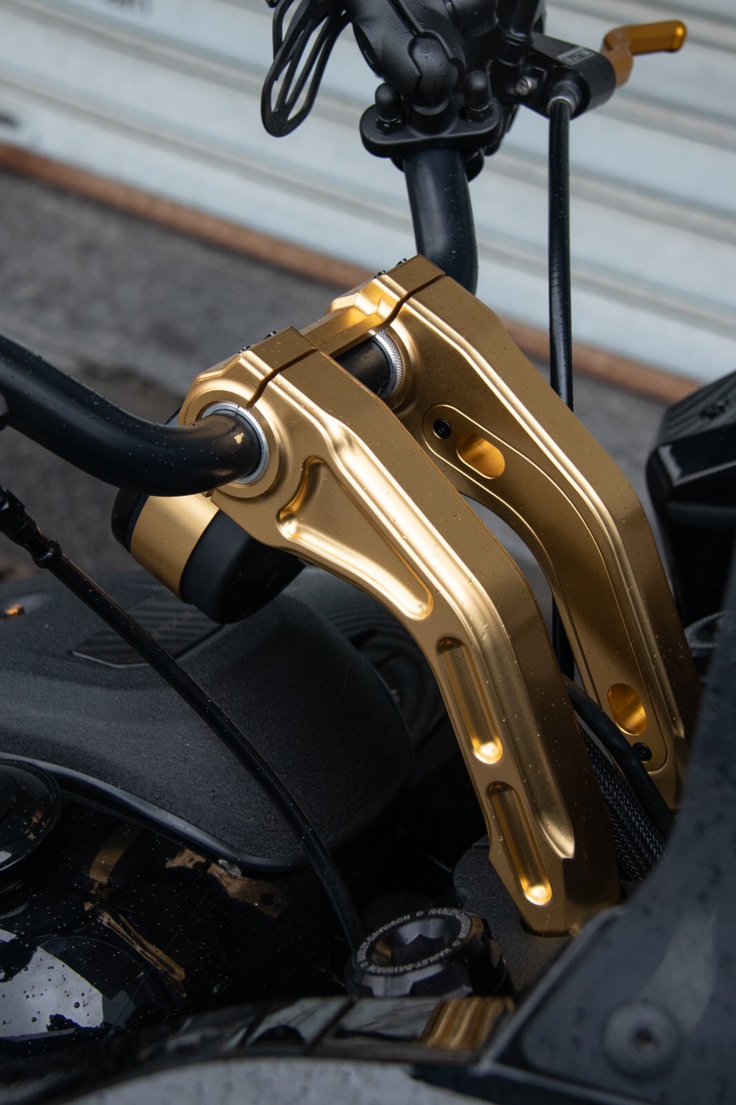 Hoprousa 10″ Height 1&1.25 inch Handlebar Riser with Round Digtal Gauge Gold