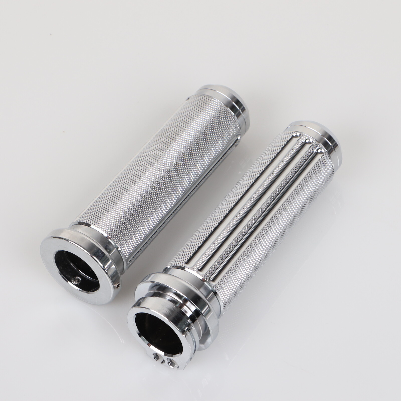 Chrome 1″ Handlebar Hand Grips For Harley Electra Glide Dyna Road King Softail