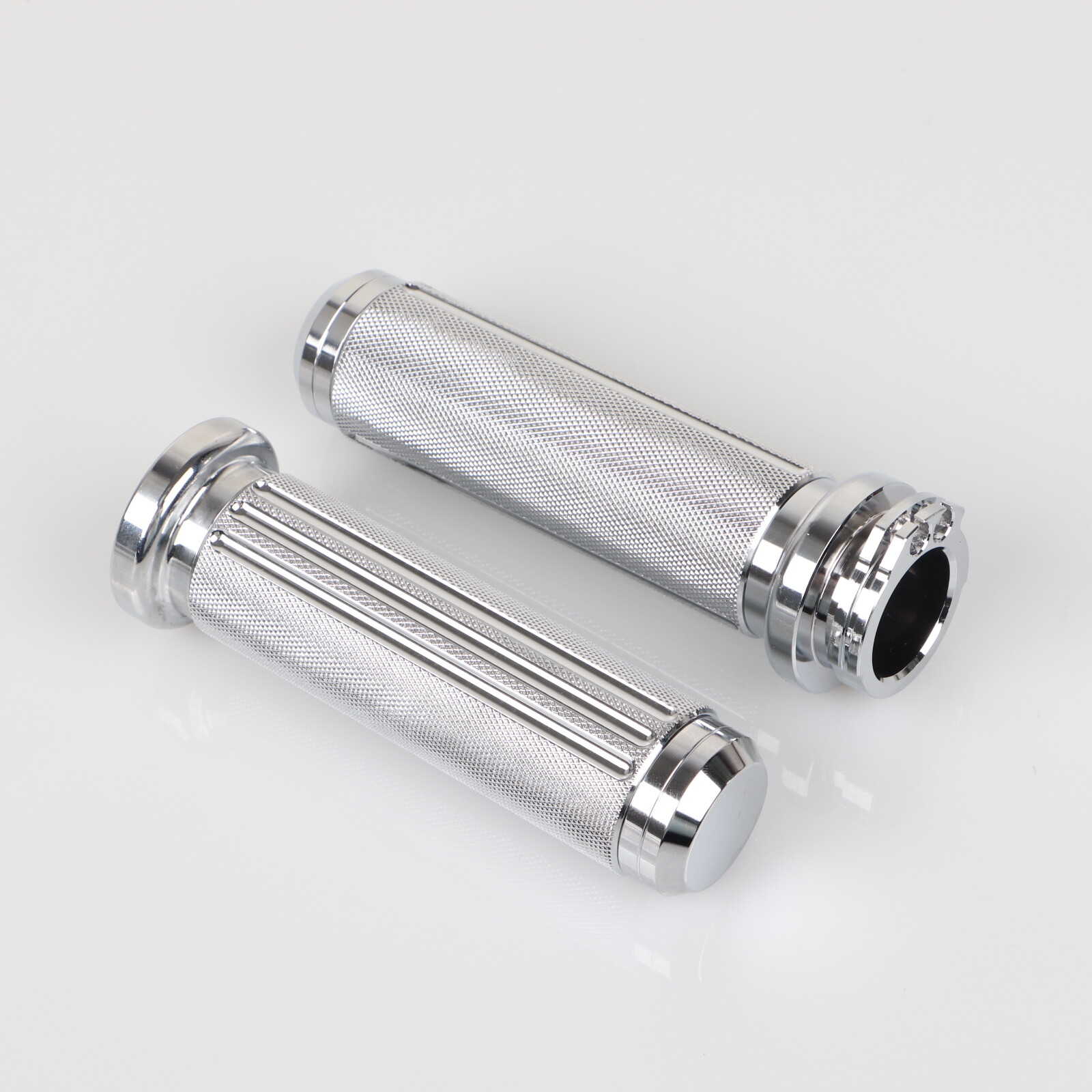 Chrome 1″ Handlebar Hand Grips For Harley Electra Glide Dyna Road King Softail